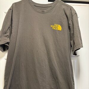The North Face Dark Hunter Green Short Sleeve Tee Versatile Casual Wear